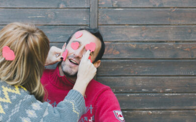 Love bombing – czym jest i dlaczego potrafi być tak niebezpieczne?