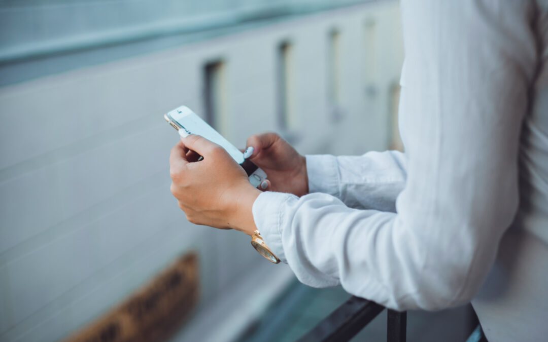 Doomscrolling – dlaczego nie możemy przestać czytać złych wiadomości?